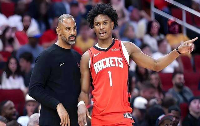 火箭队主帅火气大,赛后怒斥队员表现不佳的简单介绍 火箭队主帅火气大,赛后怒斥队员表现不佳的简单介绍