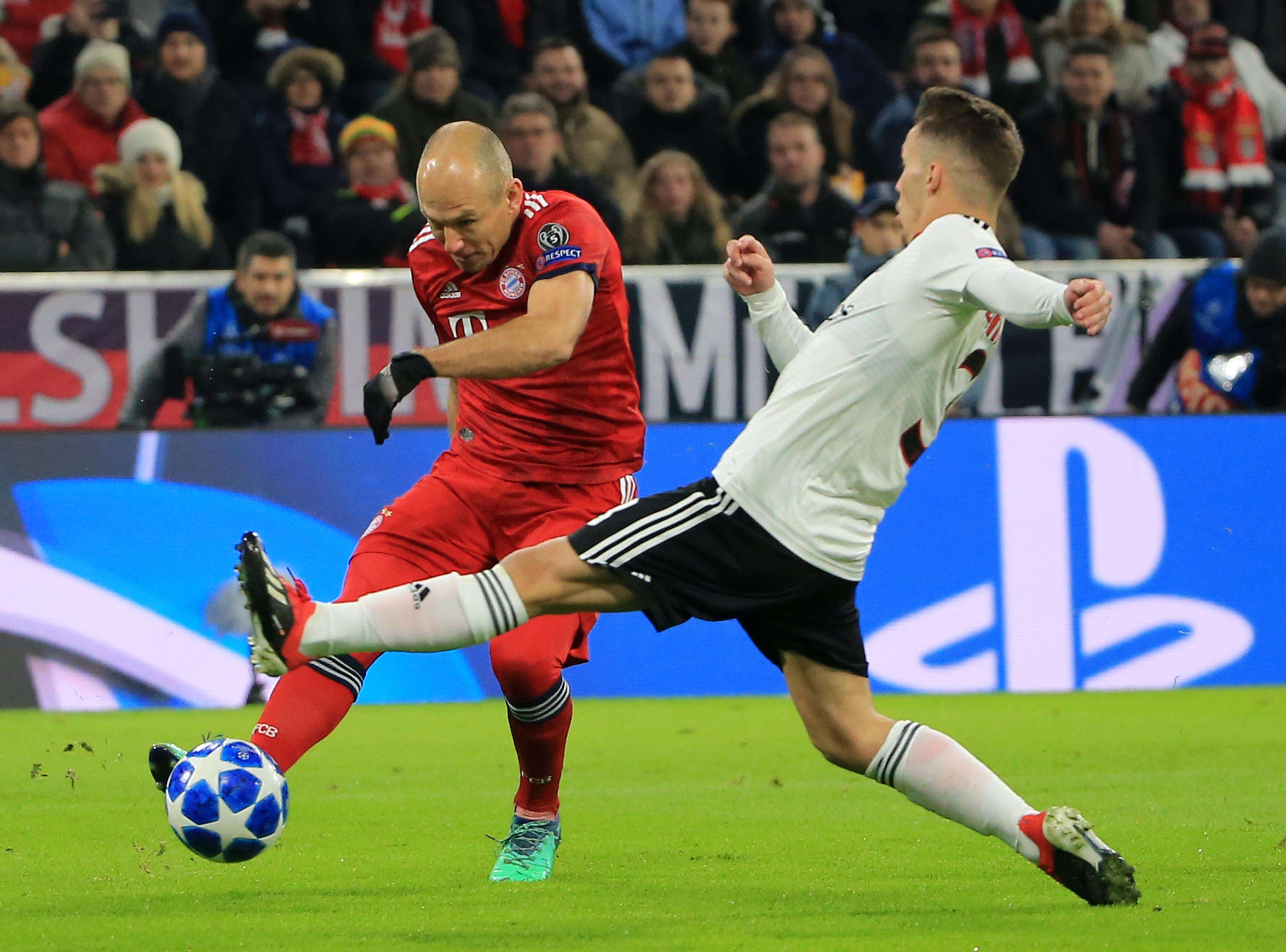 关于荷兰国家队备战备受困难，战术调整的信息