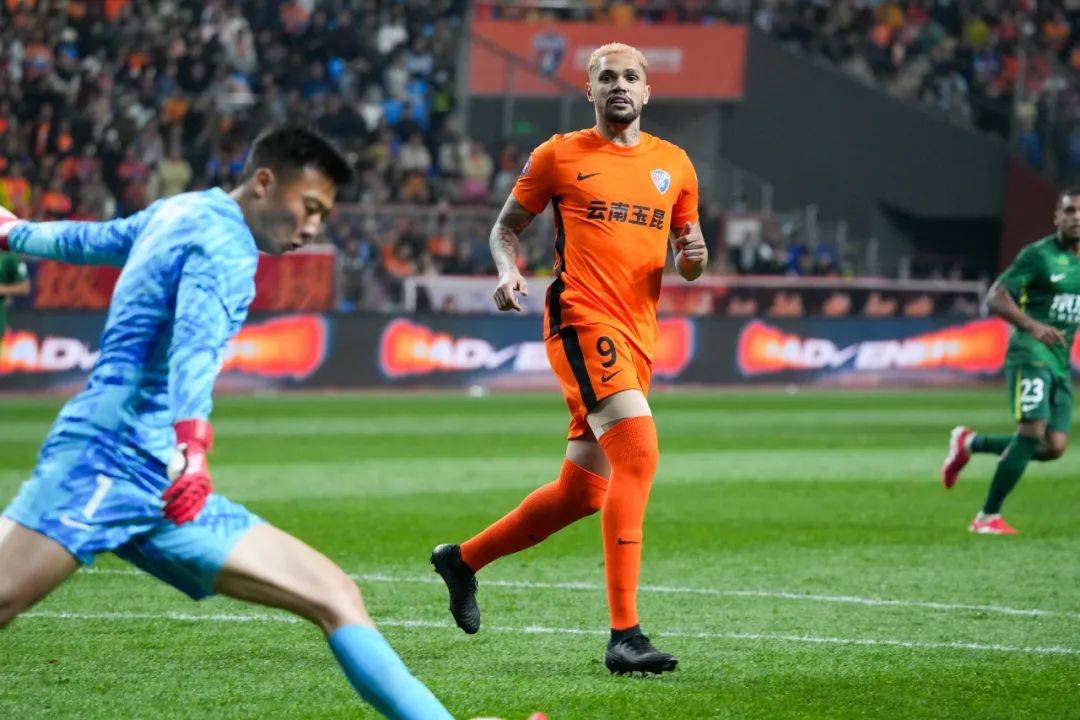 关于郑州绿城客场战平保定容大，与对手继续保持不败的信息