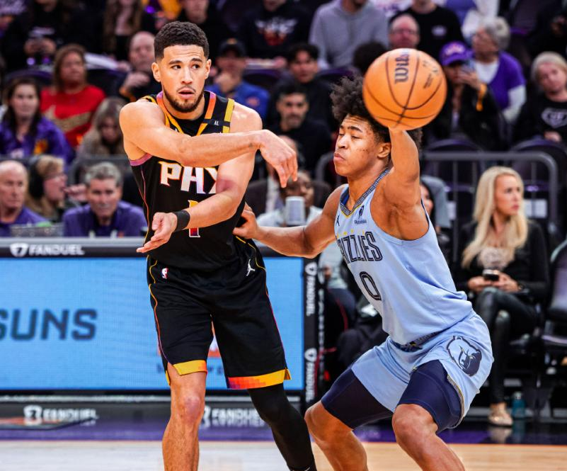 一场胶着的比赛,双方在最后时刻展开激烈争夺 一场胶着的比赛,双方在最后时刻展开激烈争夺