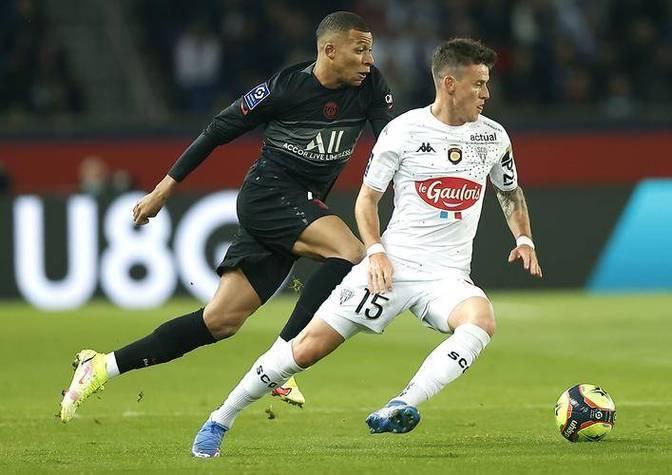 克罗托内换帅千钧一发保级处境严峻的简单介绍