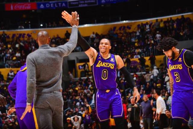 包含威金斯三巨头联手,鹈鹕得分突破,助攻爆棚冲击季后赛!的词条 包含威金斯三巨头联手,鹈鹕得分突破,助攻爆棚冲击季后赛!的词条