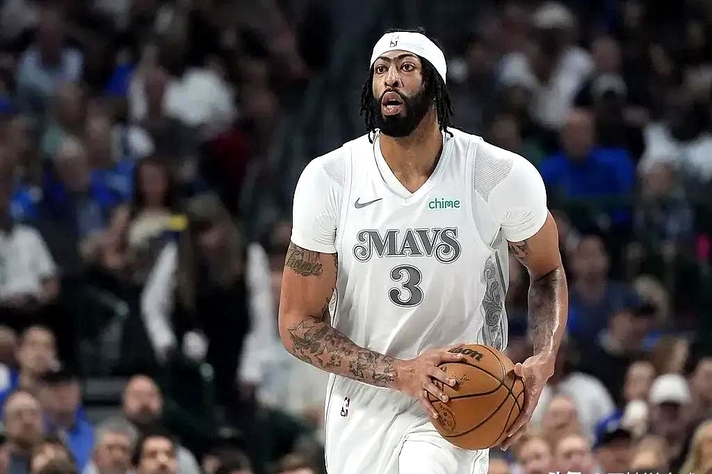 包含浓眉哥回归赛场，精彩发挥首场状态亮眼，IG观众沸腾！的词条