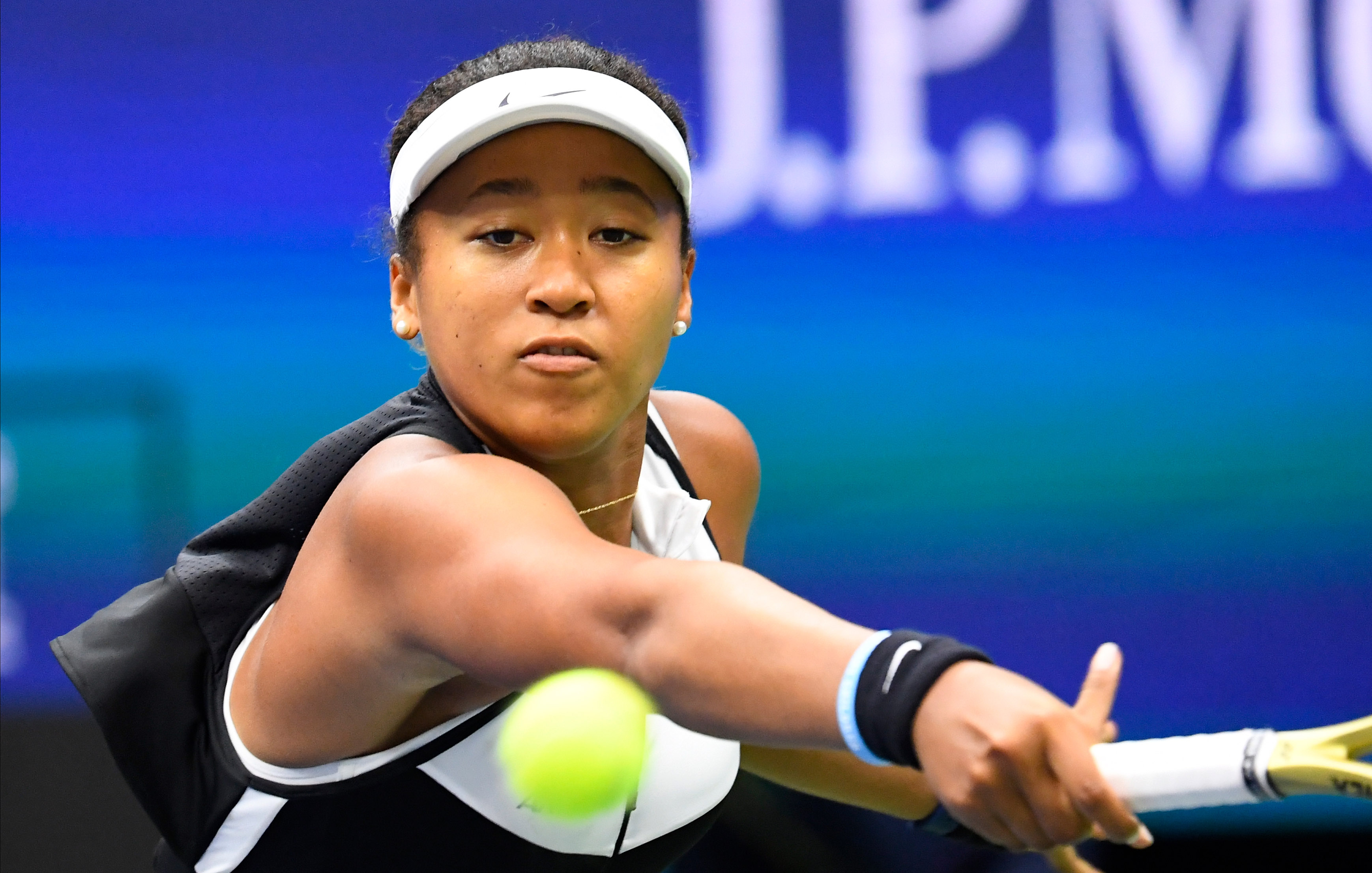 出色防守引发热议！，大坂直美在瑞士队比赛中战术调整上演精彩一战(大坂直美世界排名)