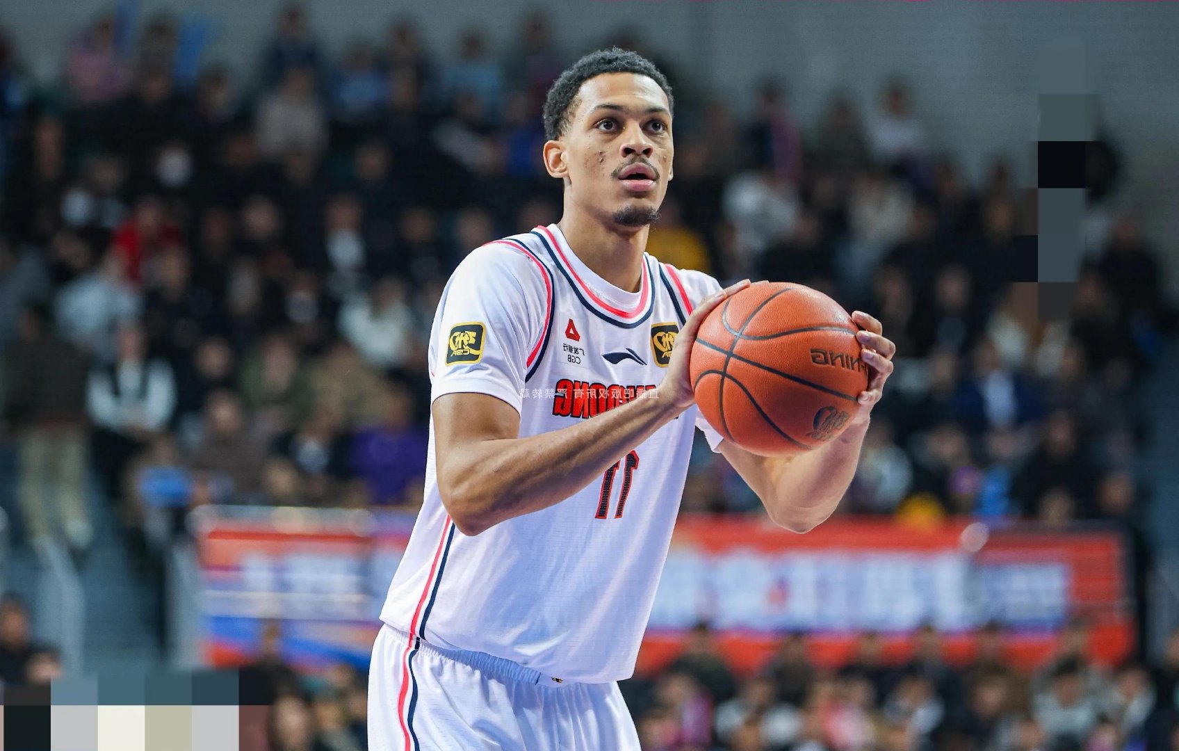 布伦森赛点兑现，广厦男篮淘汰马德里竞技晋级四强，主帅激动落泪(广厦男篮直播)